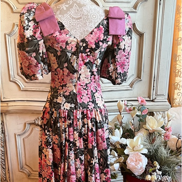 ❤️PRINCESS FLORAL DRESS, PUFF SLEEVES DROPPED WAIST VINTAGE 1980’s SZ 6 LIKE NEW - Picture 5 of 11